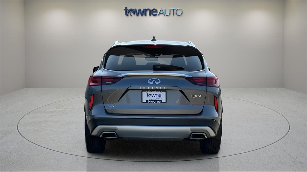 2022 Infiniti QX50 Essential photo 4