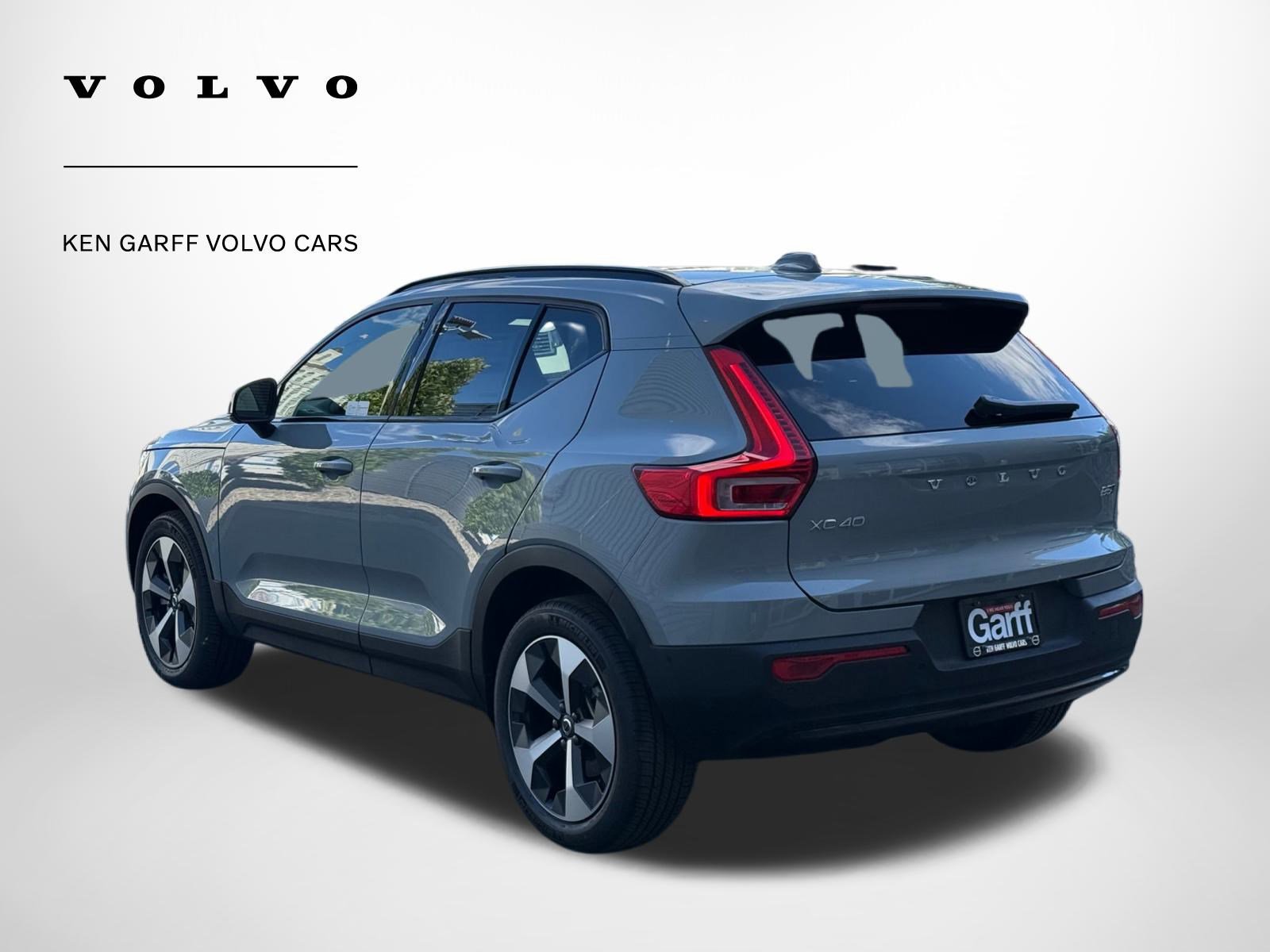 2026 Volvo XC40 Plus photo 4