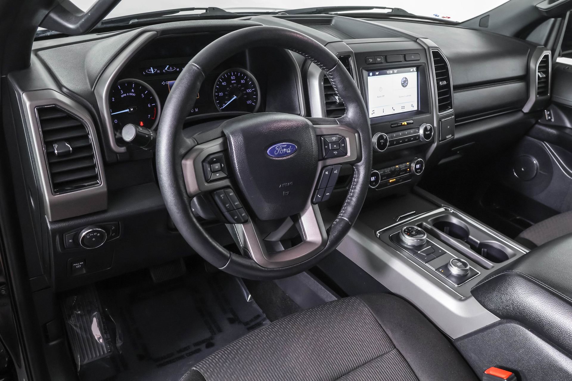 2019 Ford Expedition XLT photo 3