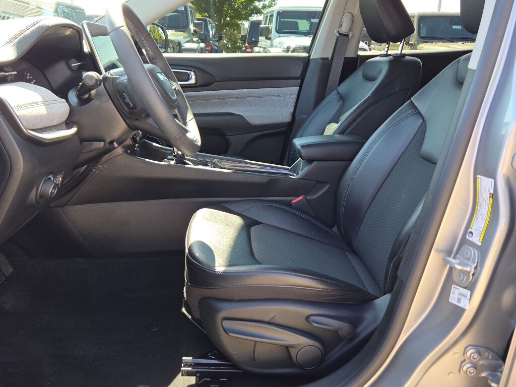 2022 Jeep Compass Latitude photo 18
