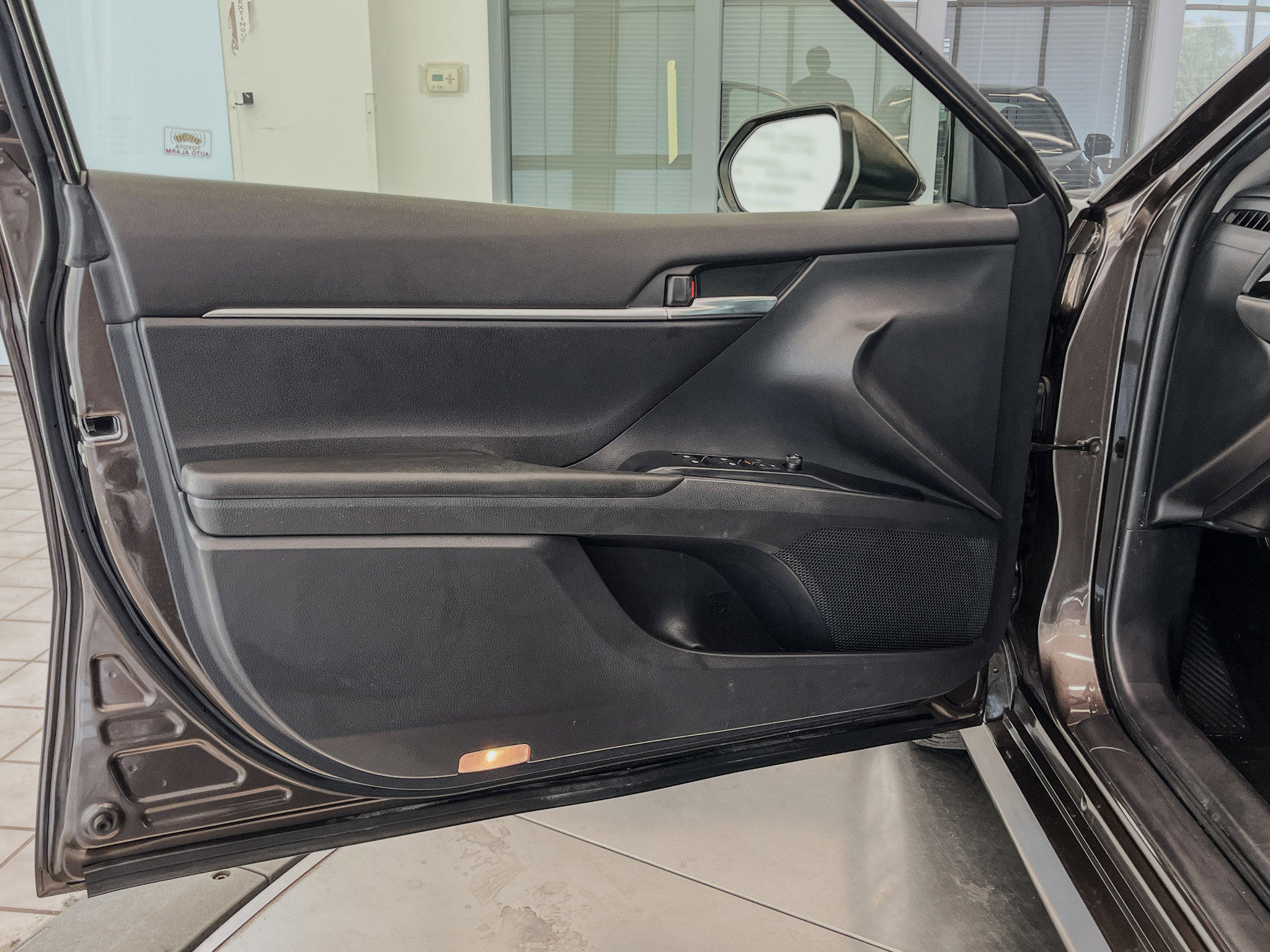 2018 Toyota Camry LE photo 12