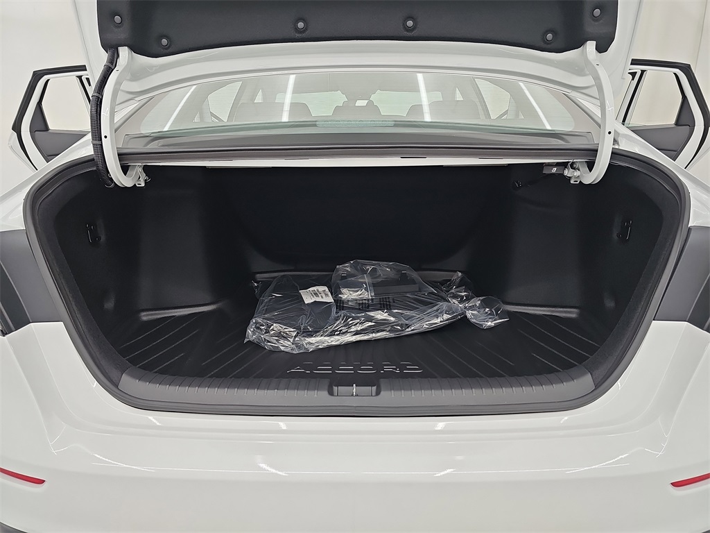 2025 Honda Accord LX photo 14