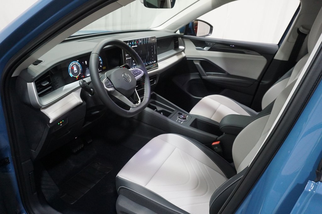 2025 Volkswagen Tiguan SE photo 7