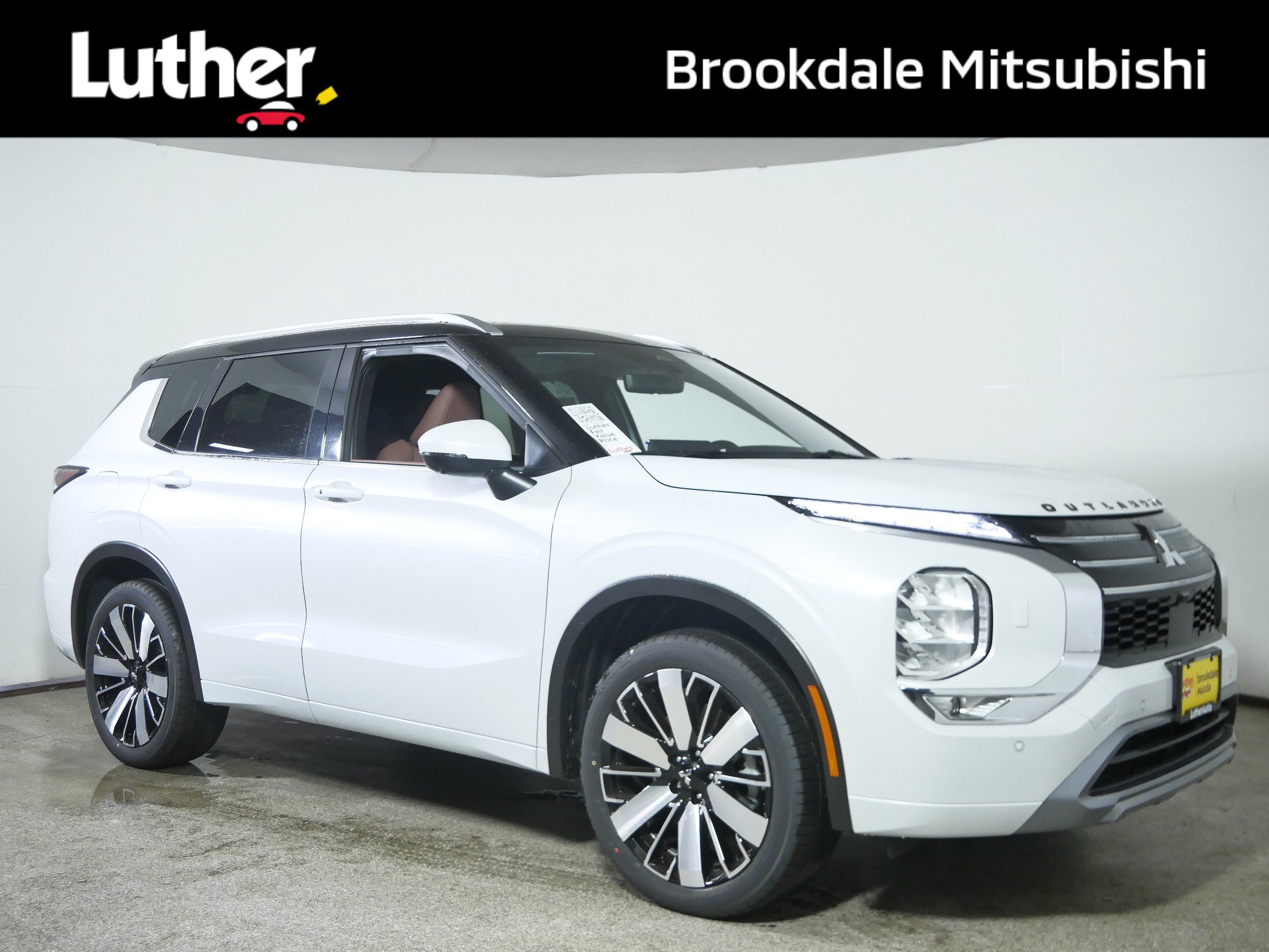 2025 Mitsubishi Outlander SEL's photo