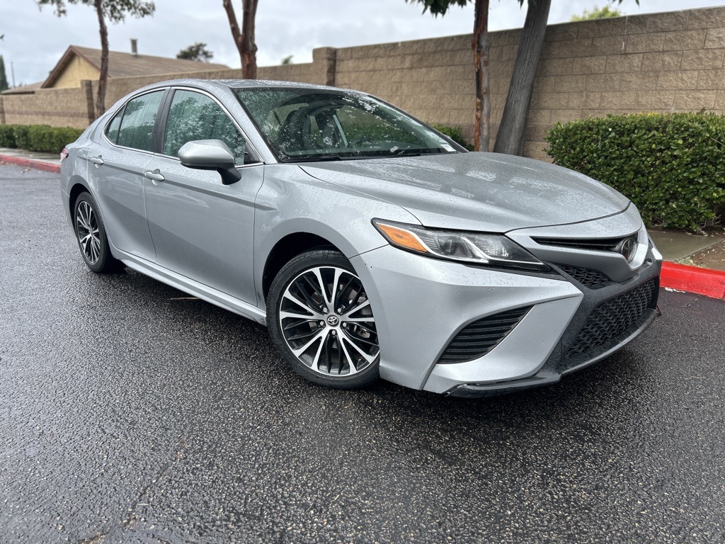 Used 2020 Silver Toyota SE image 1