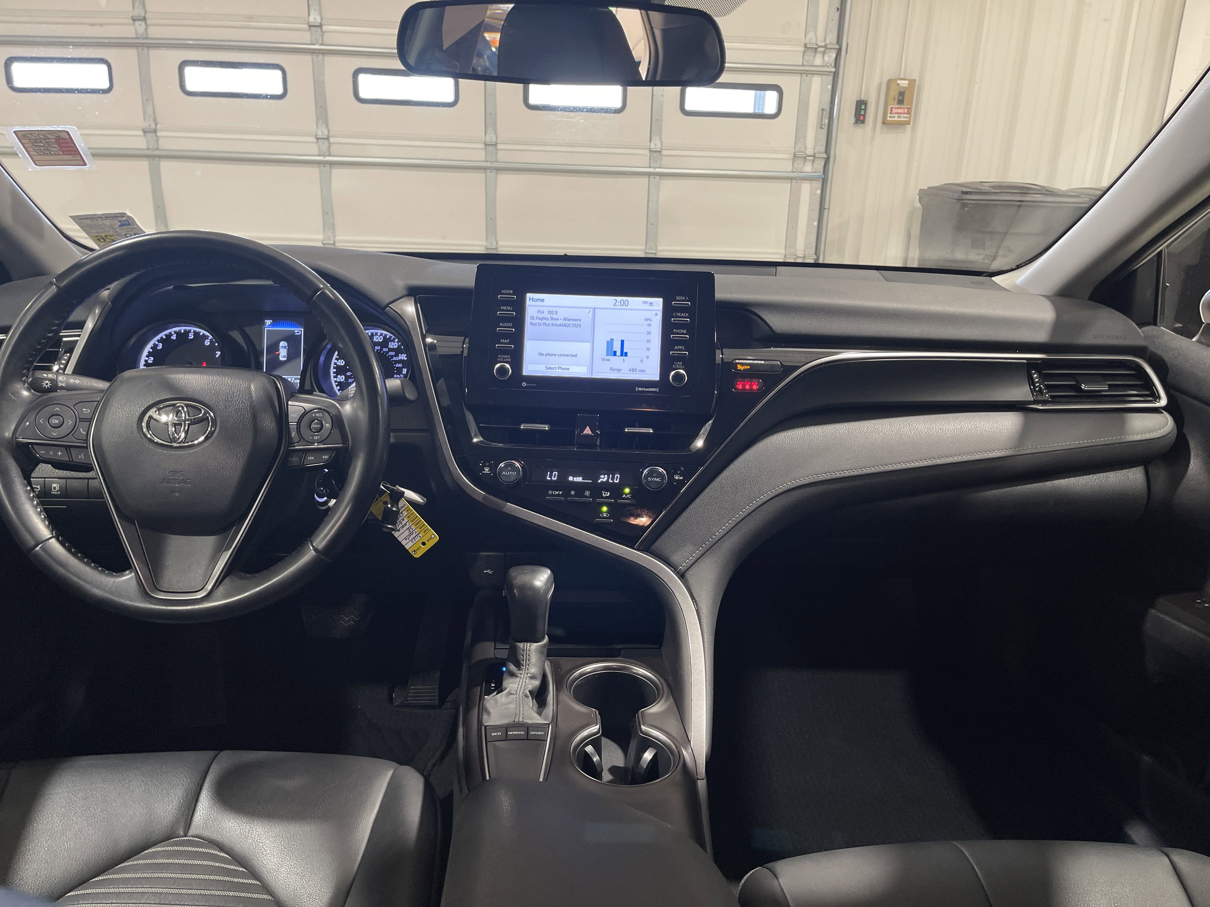 2022 Toyota Camry SE photo 10