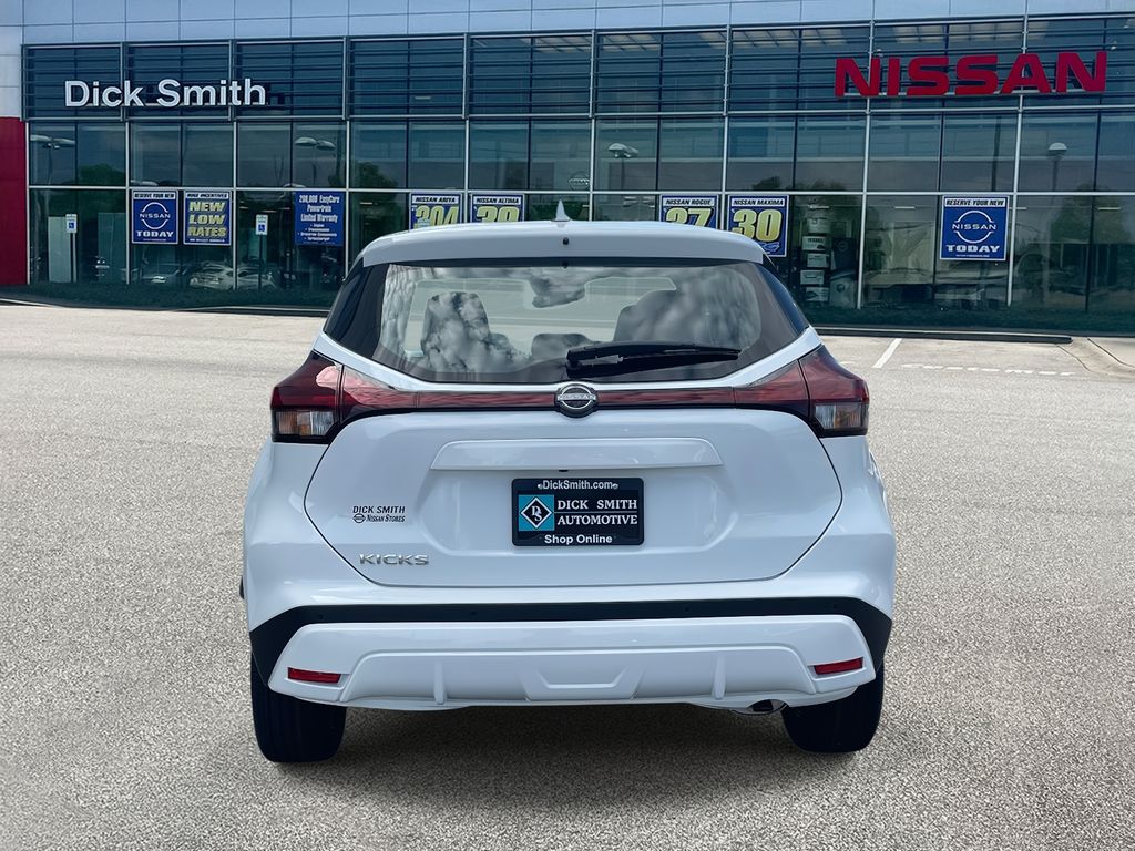 2025 Nissan Kicks Play S photo 4