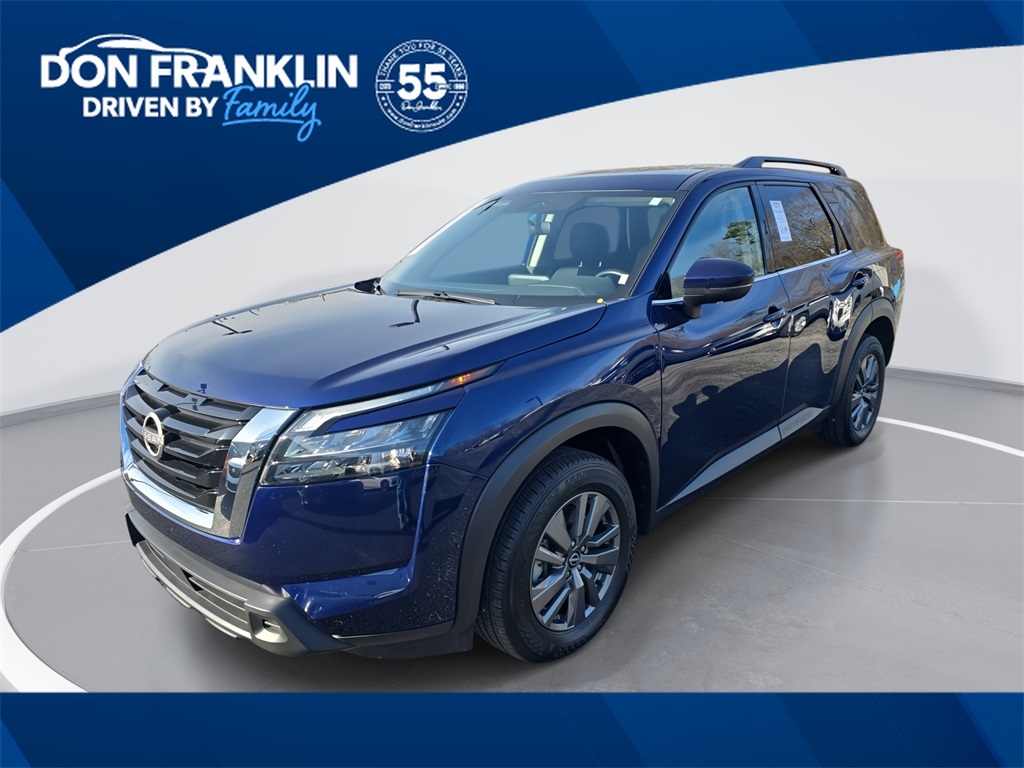 2024 Nissan Pathfinder SV's photo