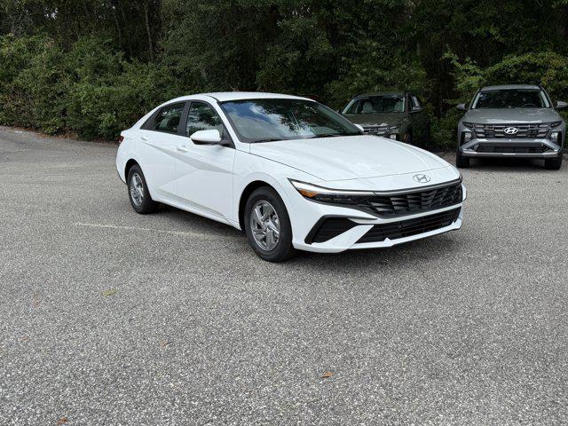 2026 Hyundai Elantra SE's photo