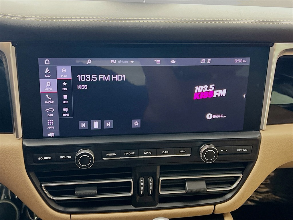 2021 Porsche Macan Base photo 15