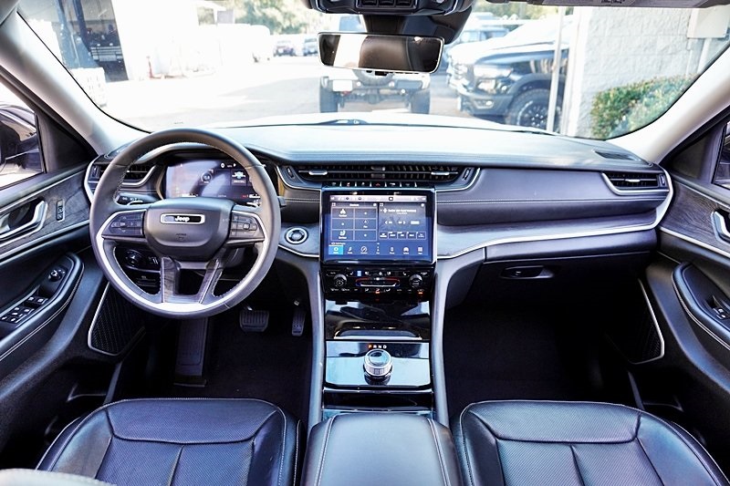 Used 2023 White Jeep Limited image 20