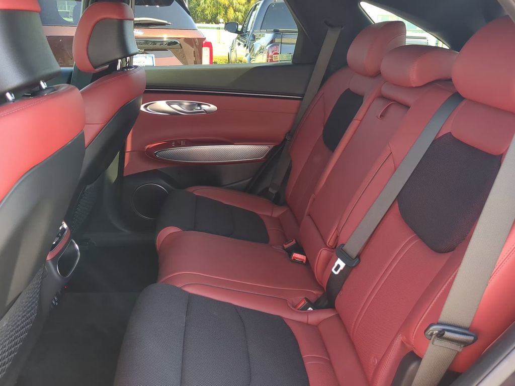 2024 Genesis GV70 3.5T Sport photo 13