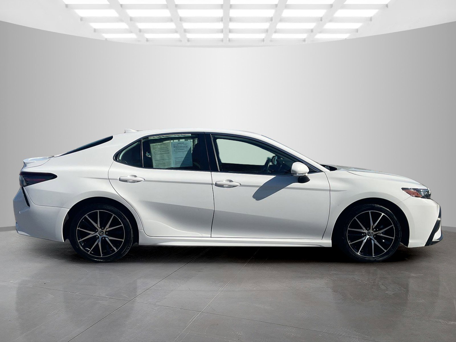 2023 Toyota Camry SE photo 2