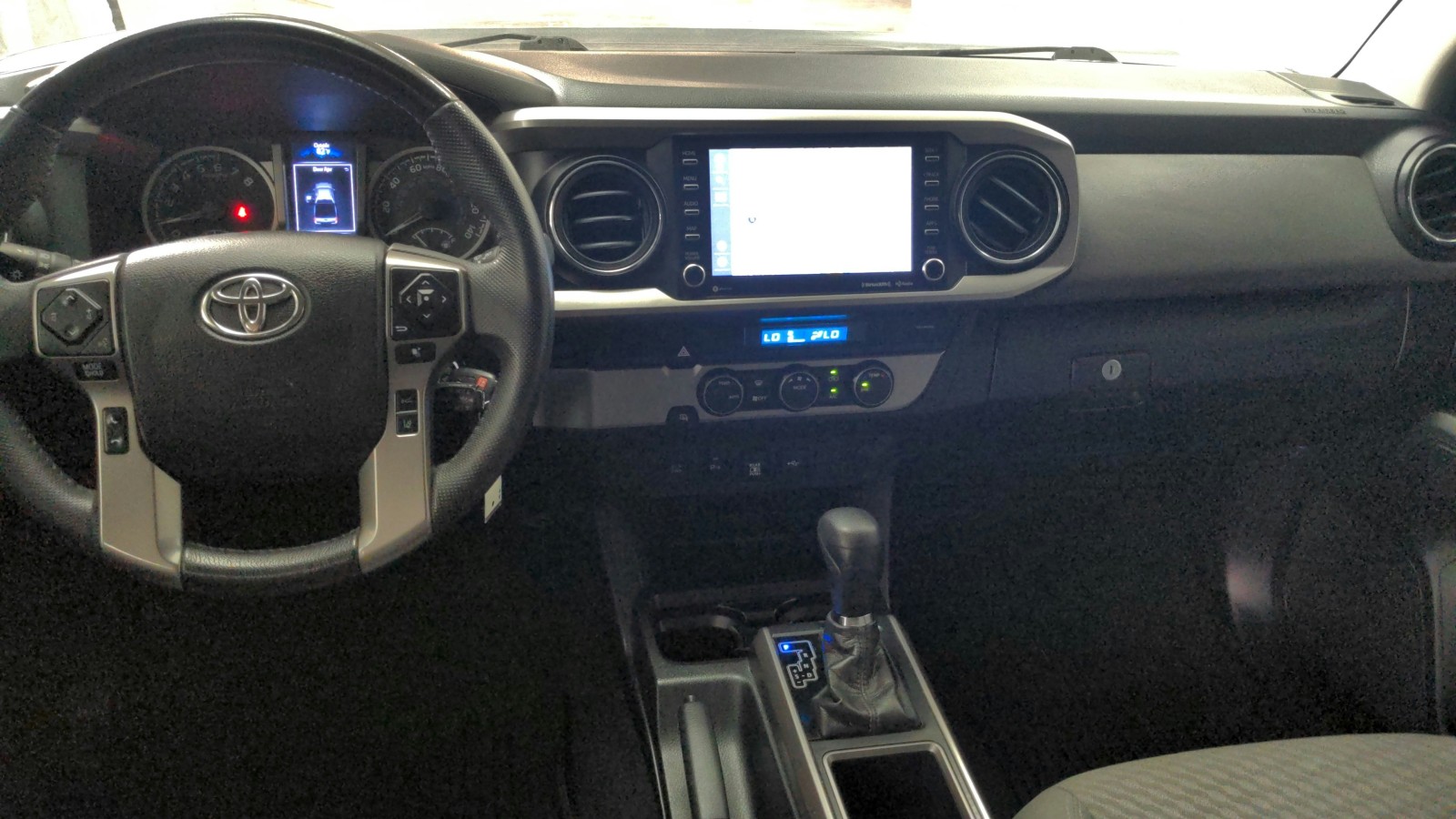 Used 2022  Toyota SR5 image 1