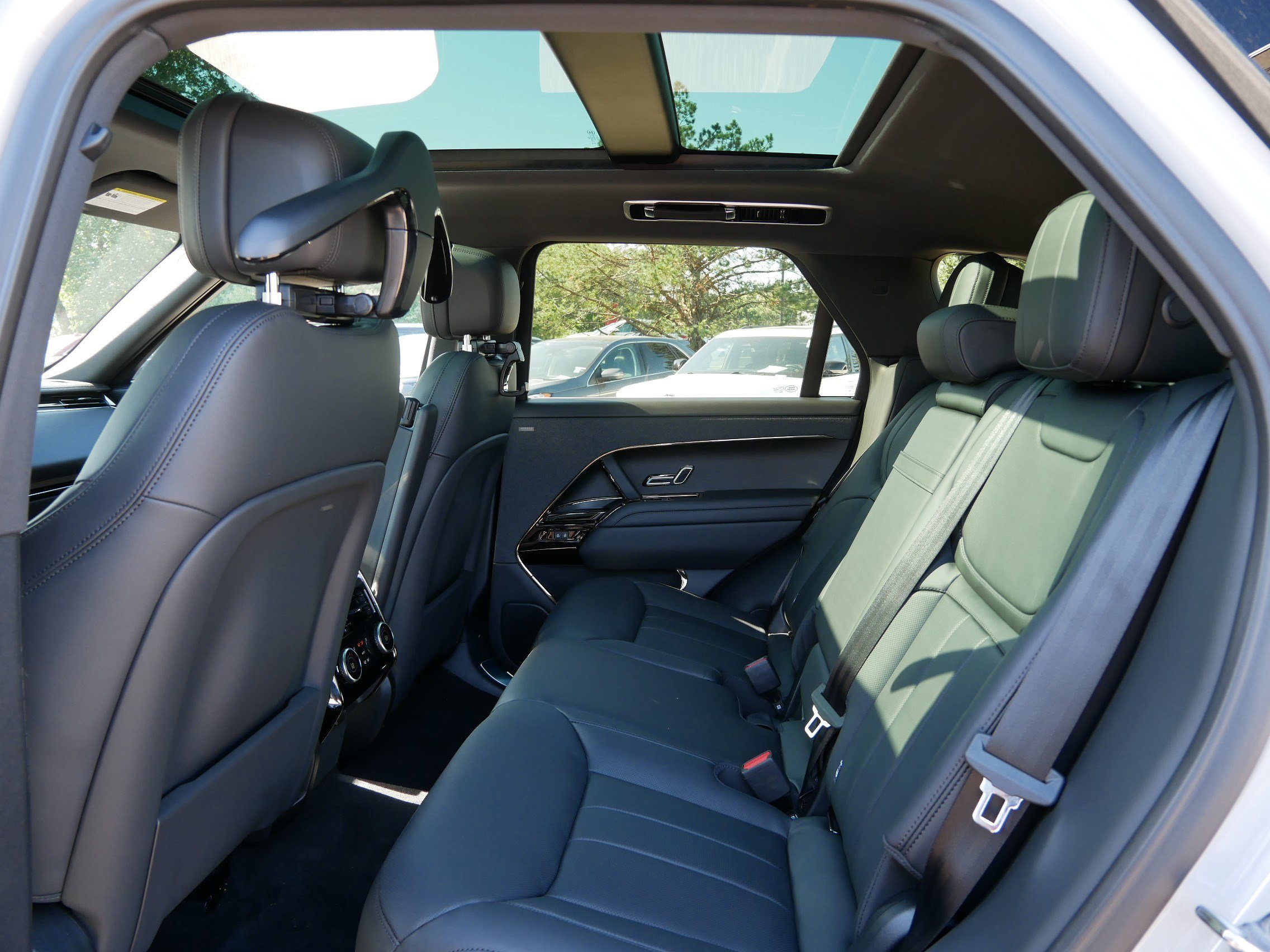 2025 Land Rover Range Rover Sport SE photo 2