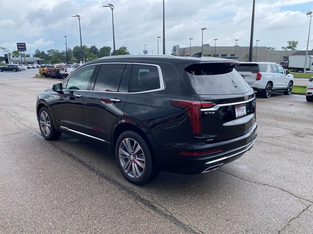 2025 Cadillac XT6 Premium Luxury photo 3