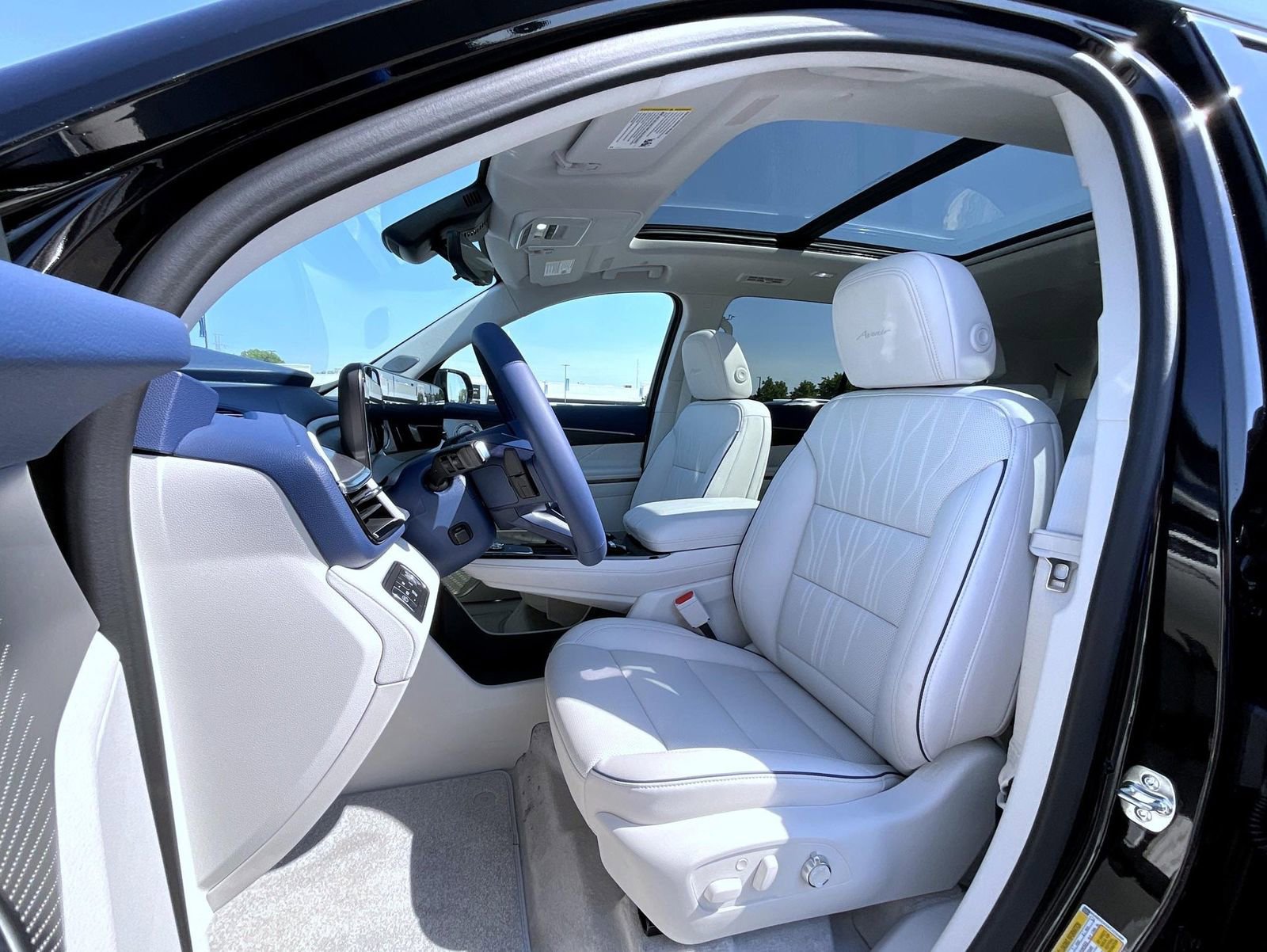 2026 Buick Enclave Avenir photo 7
