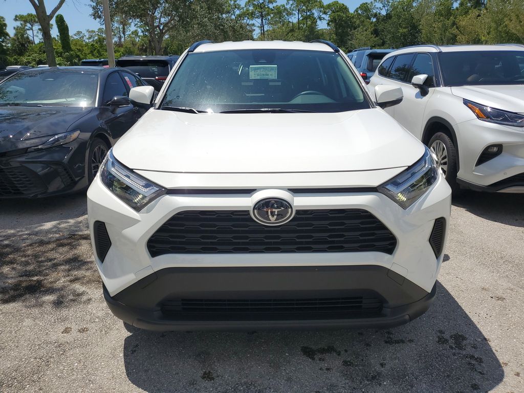 2025 Toyota RAV4 Hybrid LE photo 2
