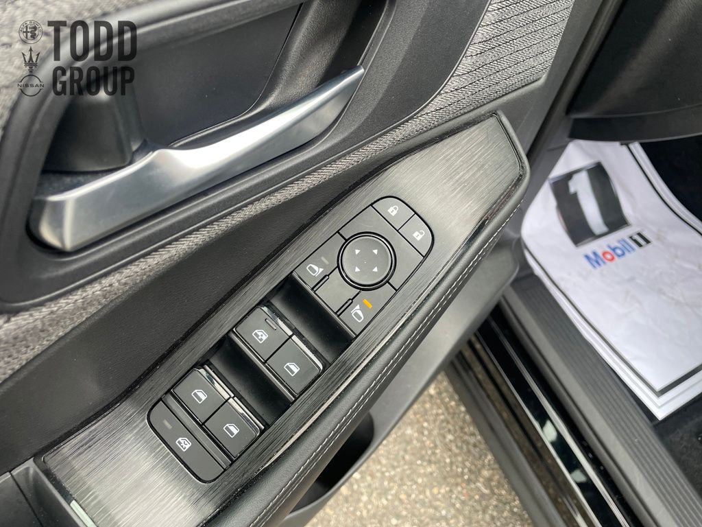 2022 Nissan Rogue SV photo 8