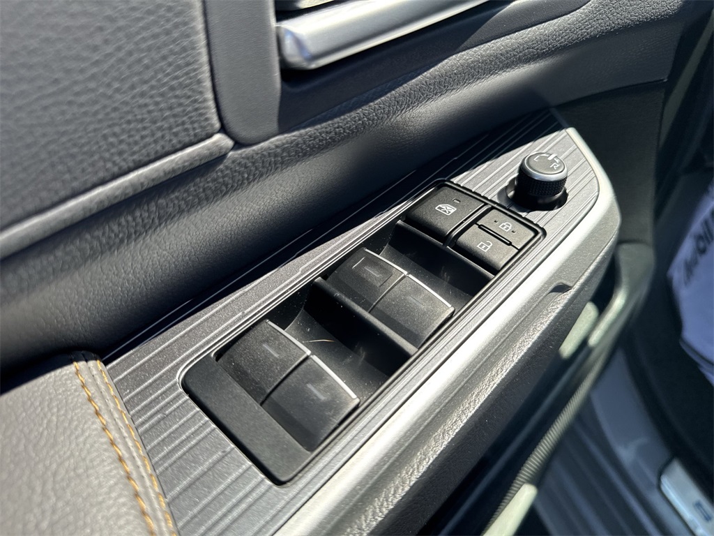 2024 Toyota Sienna LE photo 18