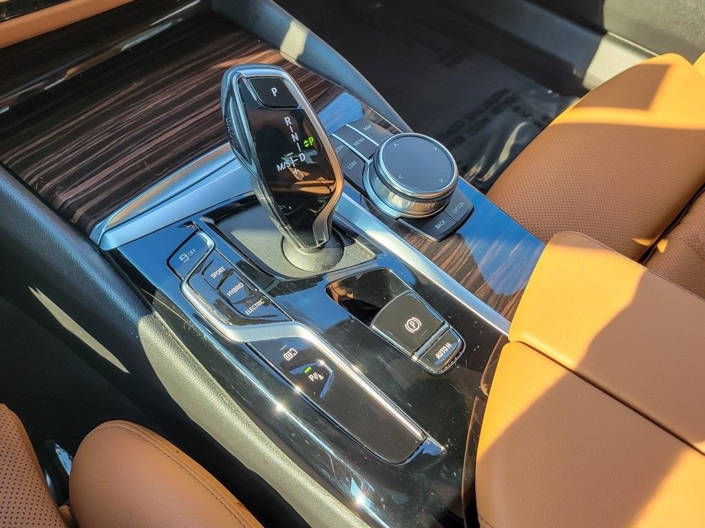 2023 BMW 530E - Image 16