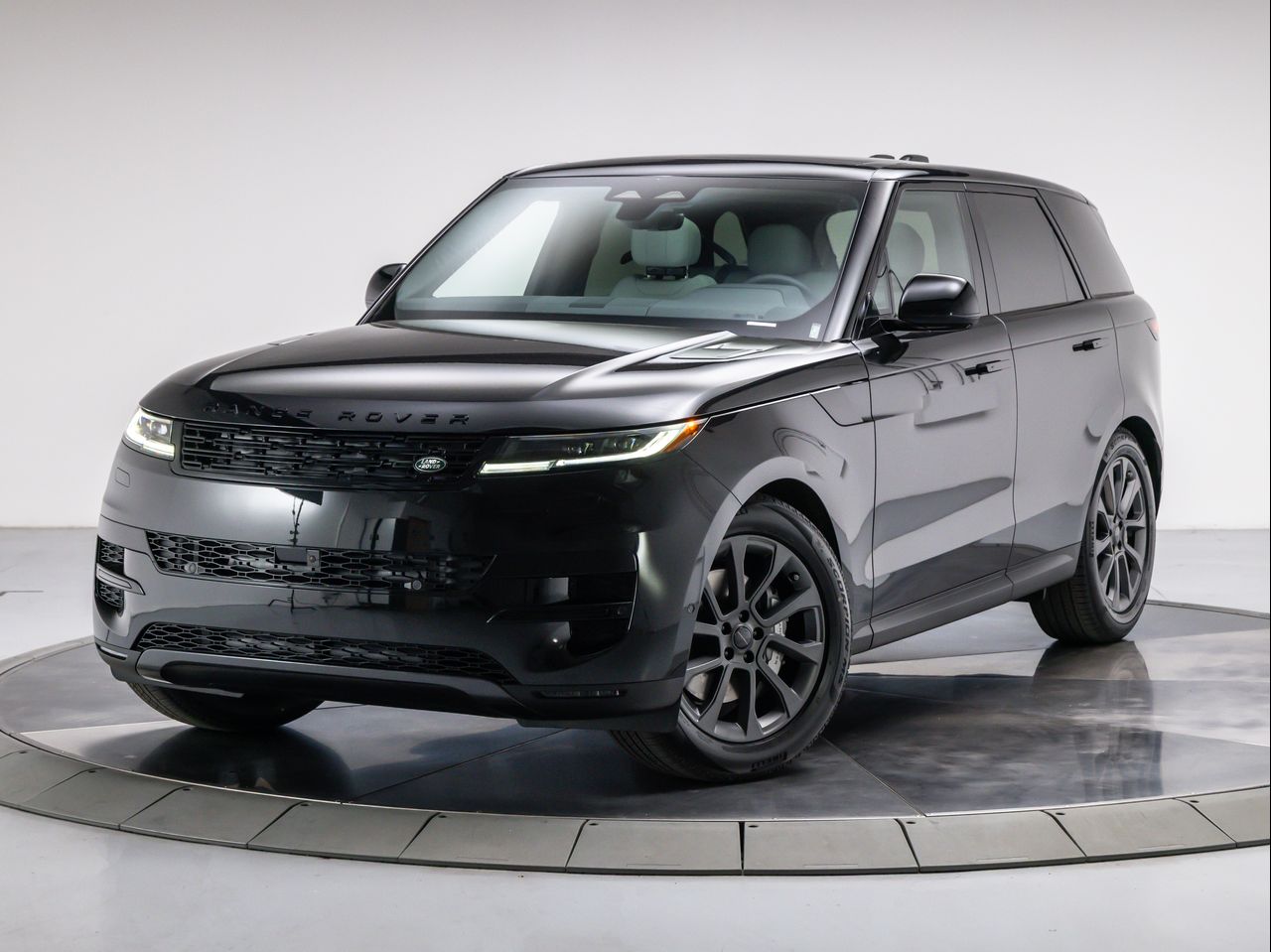 2026 Land Rover Range Rover Sport SE's photo