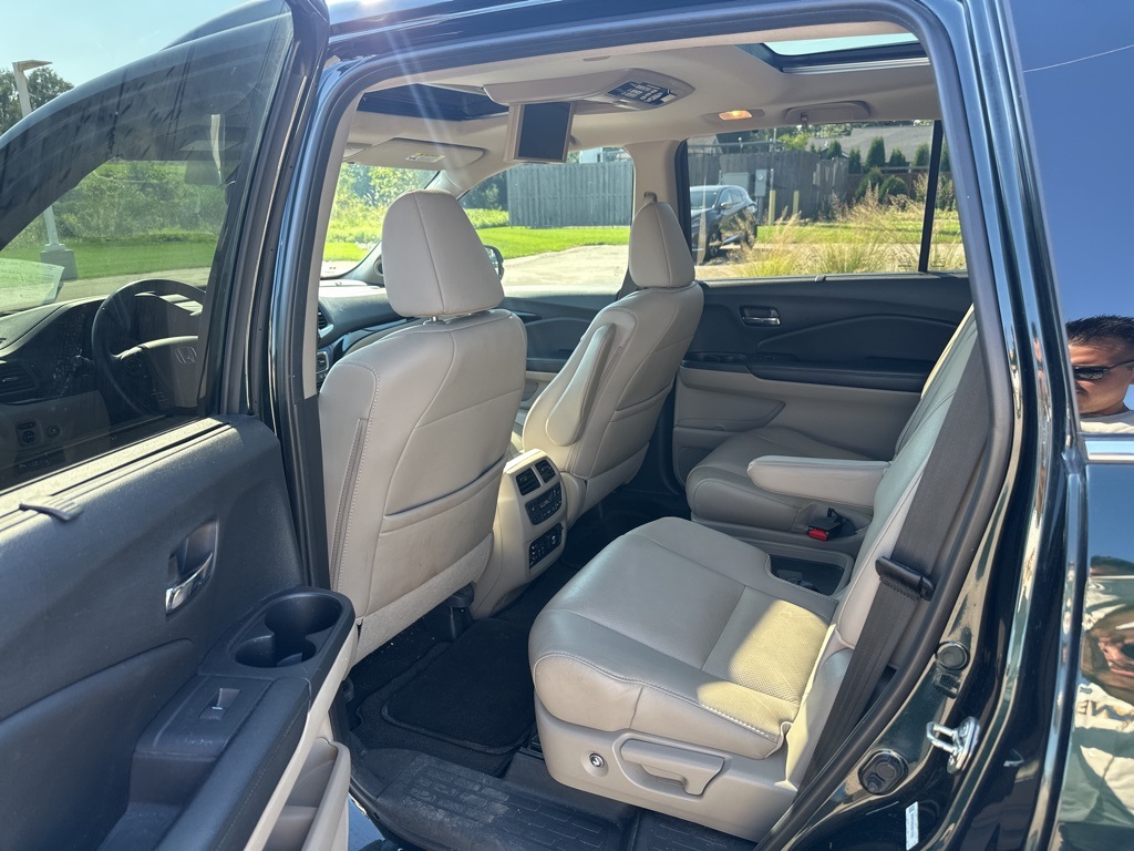 2016 Honda Pilot Elite photo 3
