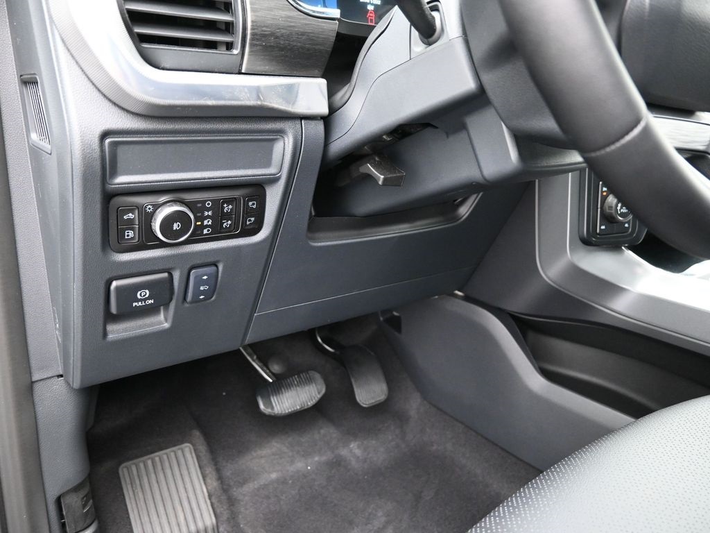 2025 Ford F-150 Lariat photo 13