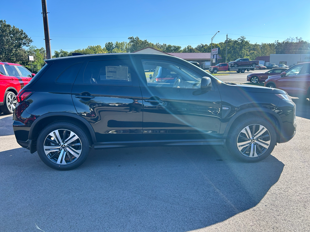 2025 Mitsubishi Outlander Sport SE photo 4