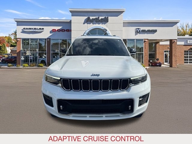 2022 Jeep Grand Cherokee Overland photo 2