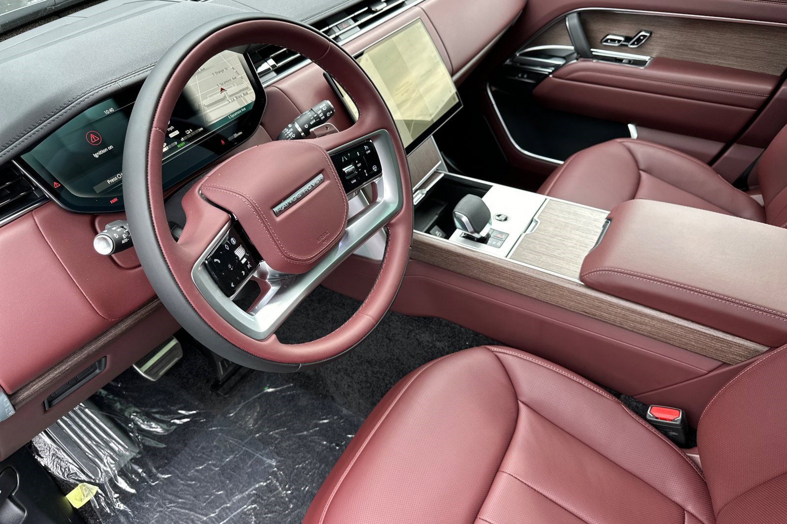 2025 Land Rover Range Rover SE photo 3