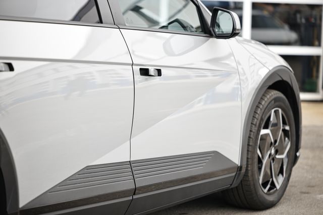 2024 Hyundai Ioniq 5 SE photo 3