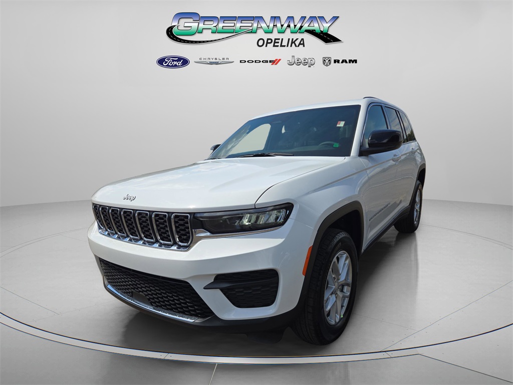 2025 Jeep Grand Cherokee Laredo photo 3