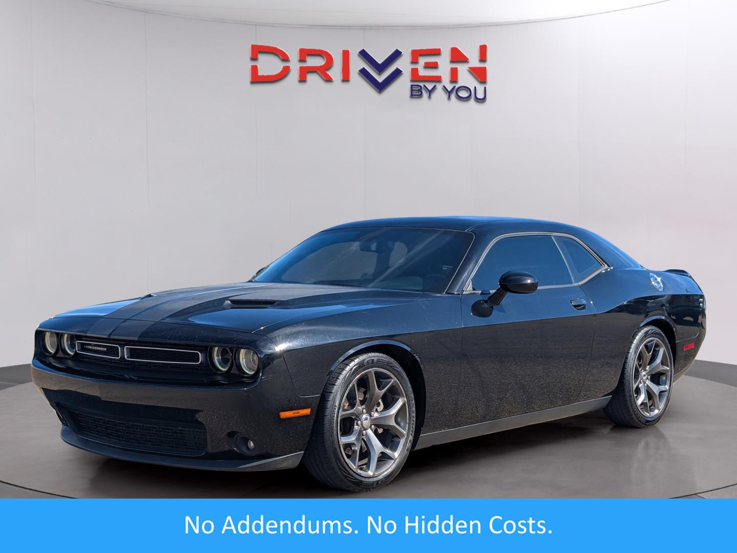 2015 Dodge Challenger SXT's photo