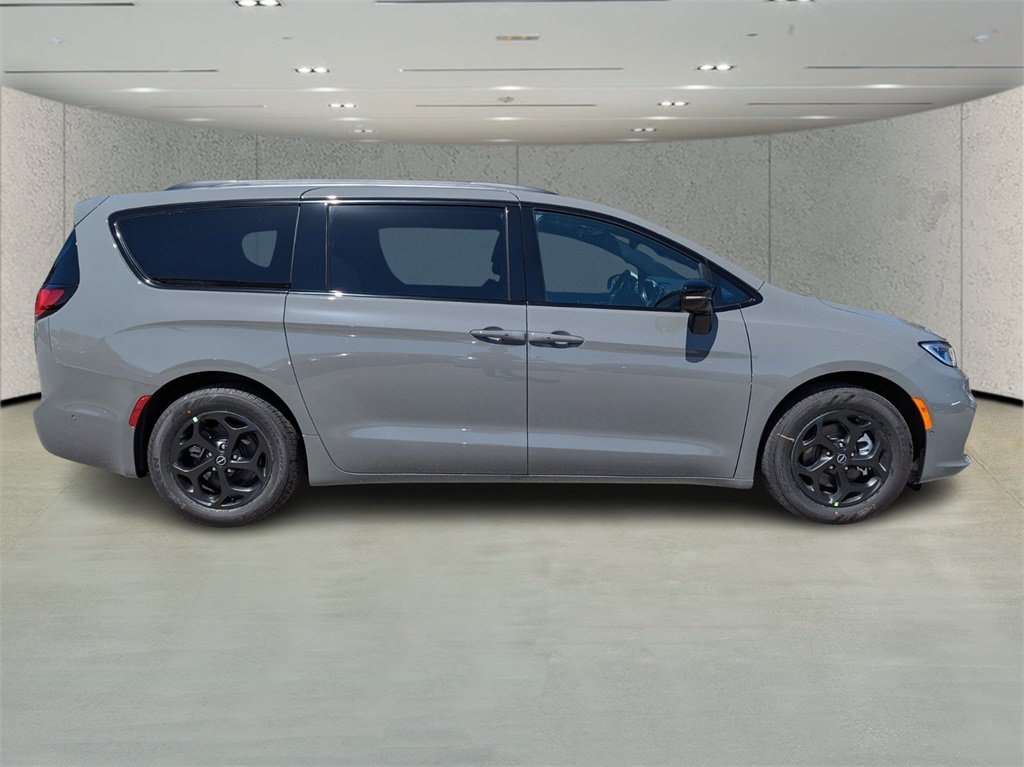 2025 Chrysler Pacifica Hybrid S Appearance photo 3