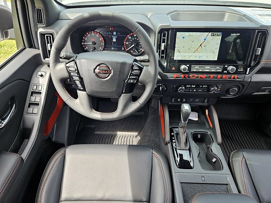 2025 Nissan Frontier Crew Cab PRO-4X photo 9