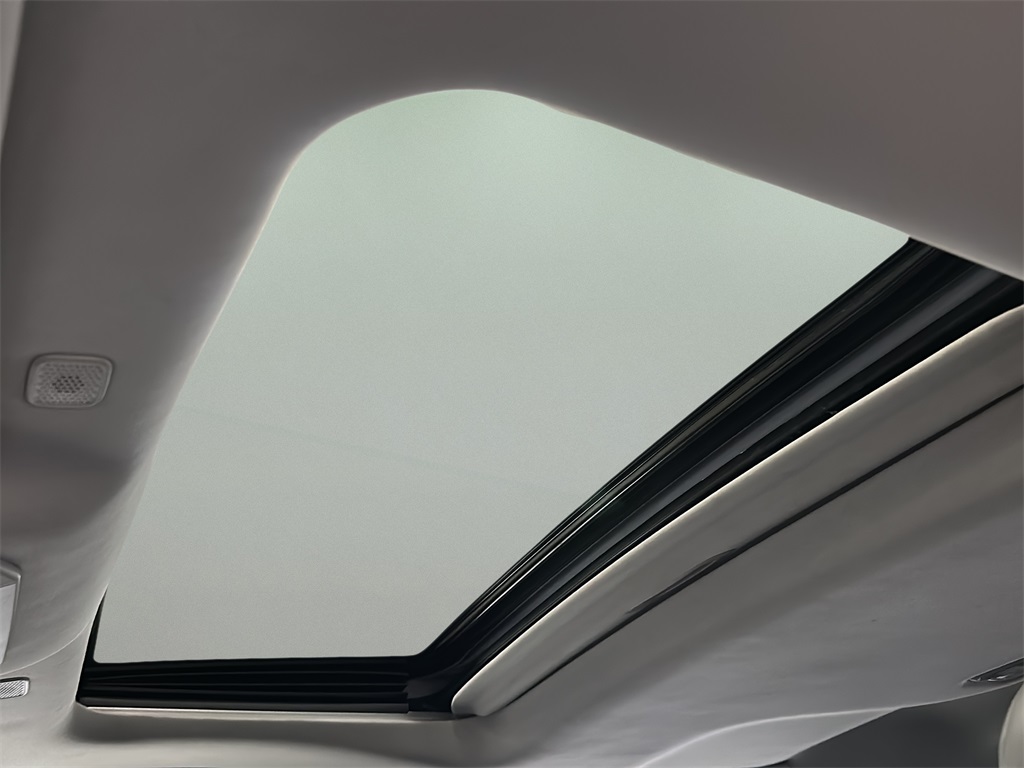 2023 Toyota Highlander L photo 3