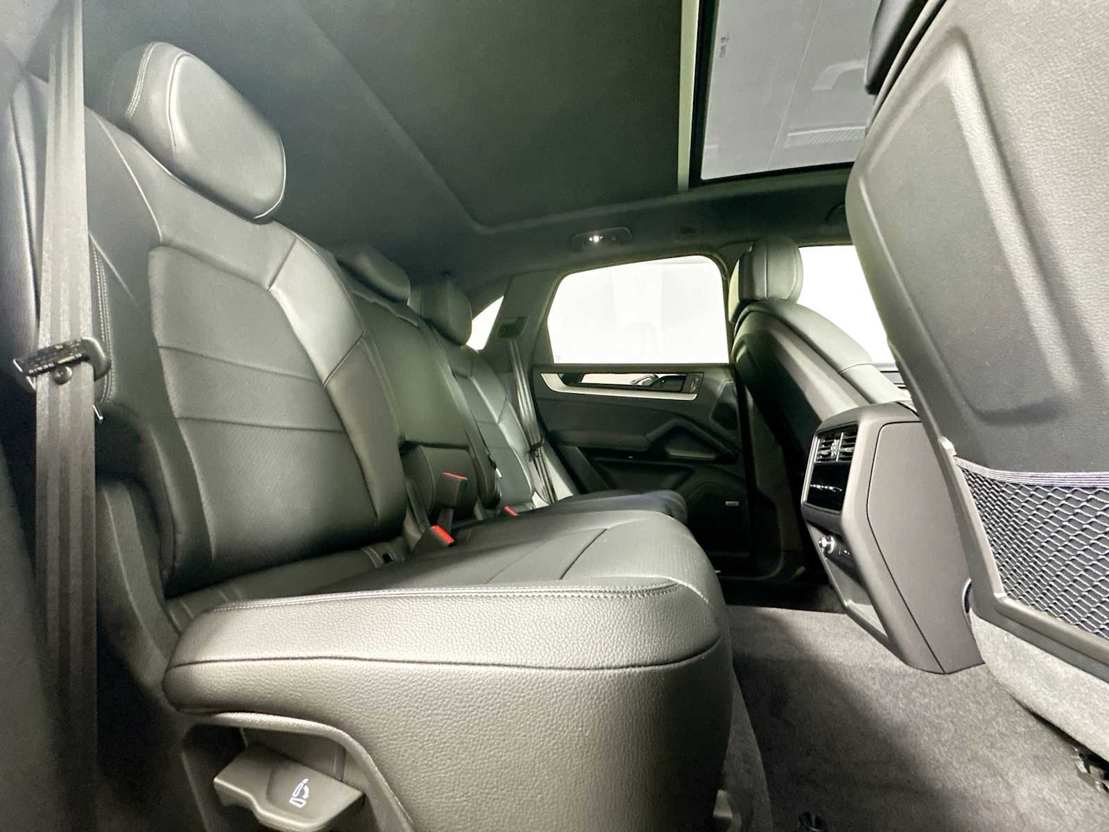 2025 Porsche Cayenne photo 25