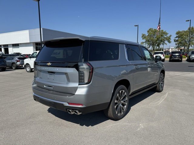 2025 Chevrolet Suburban High Country photo 3