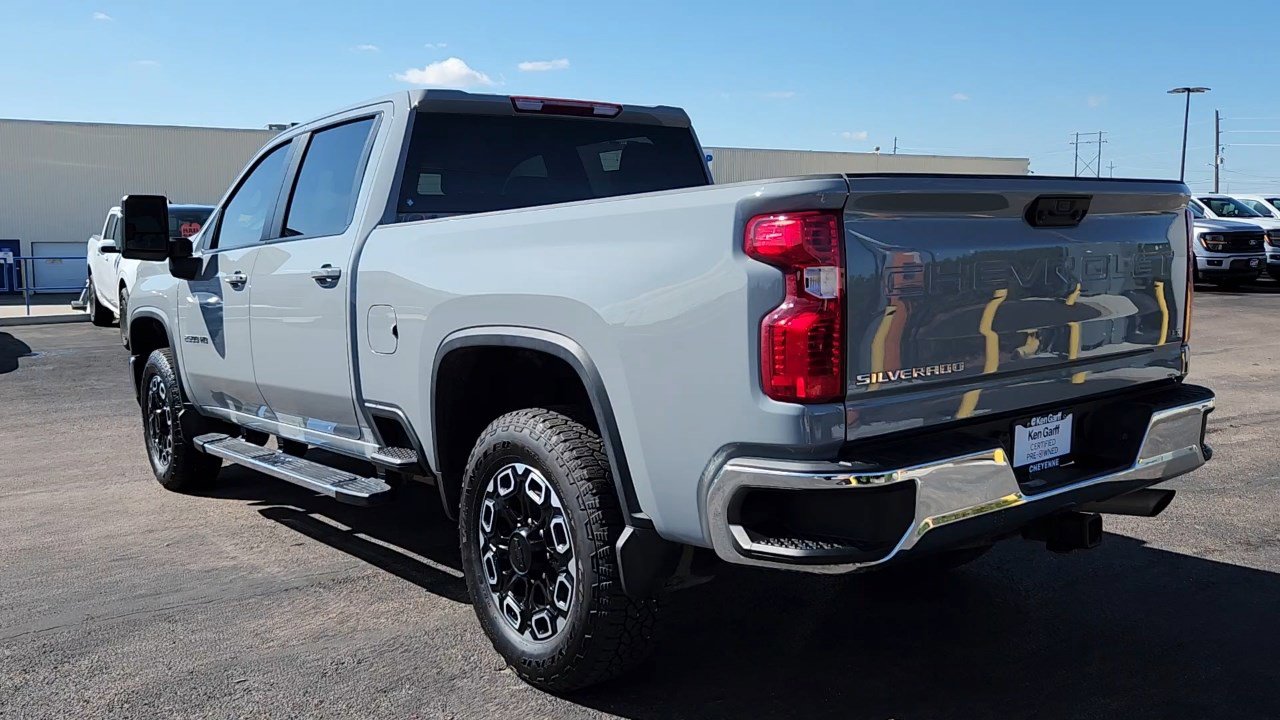 2024 Chevrolet Silverado 2500HD LT photo 3