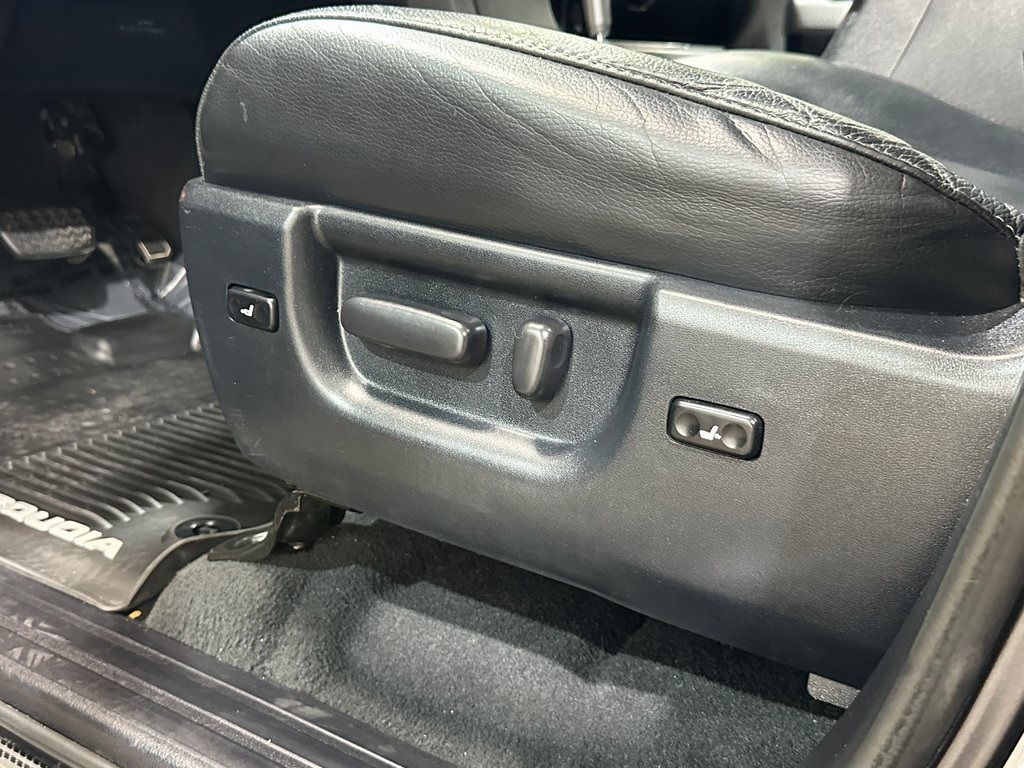 2019 Toyota Sequoia SR5 photo 15