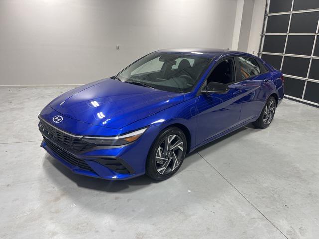 2025 Hyundai Elantra SEL Sport photo 3