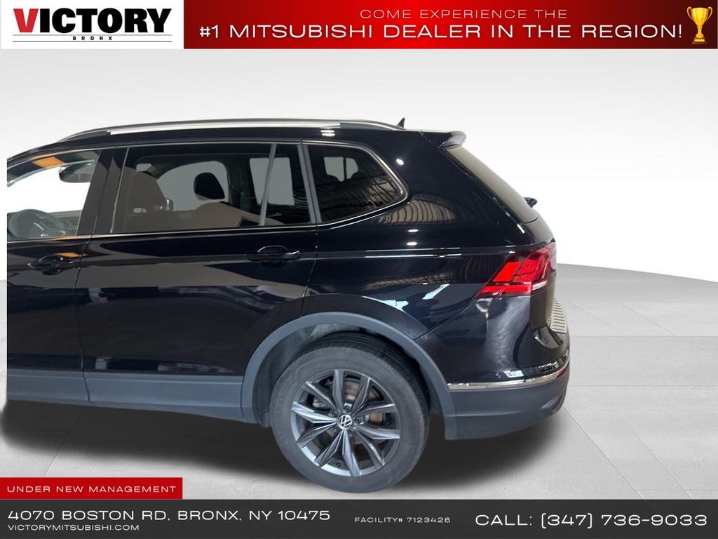 2022 Volkswagen Tiguan SE photo 2