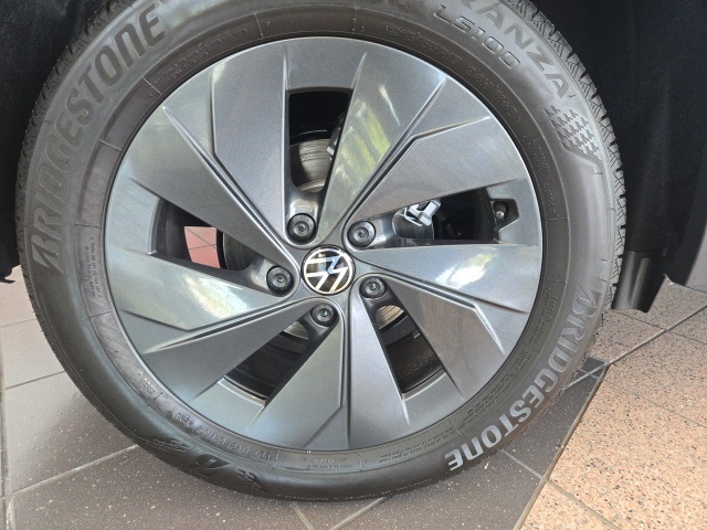 2025 Volkswagen Taos S photo 9