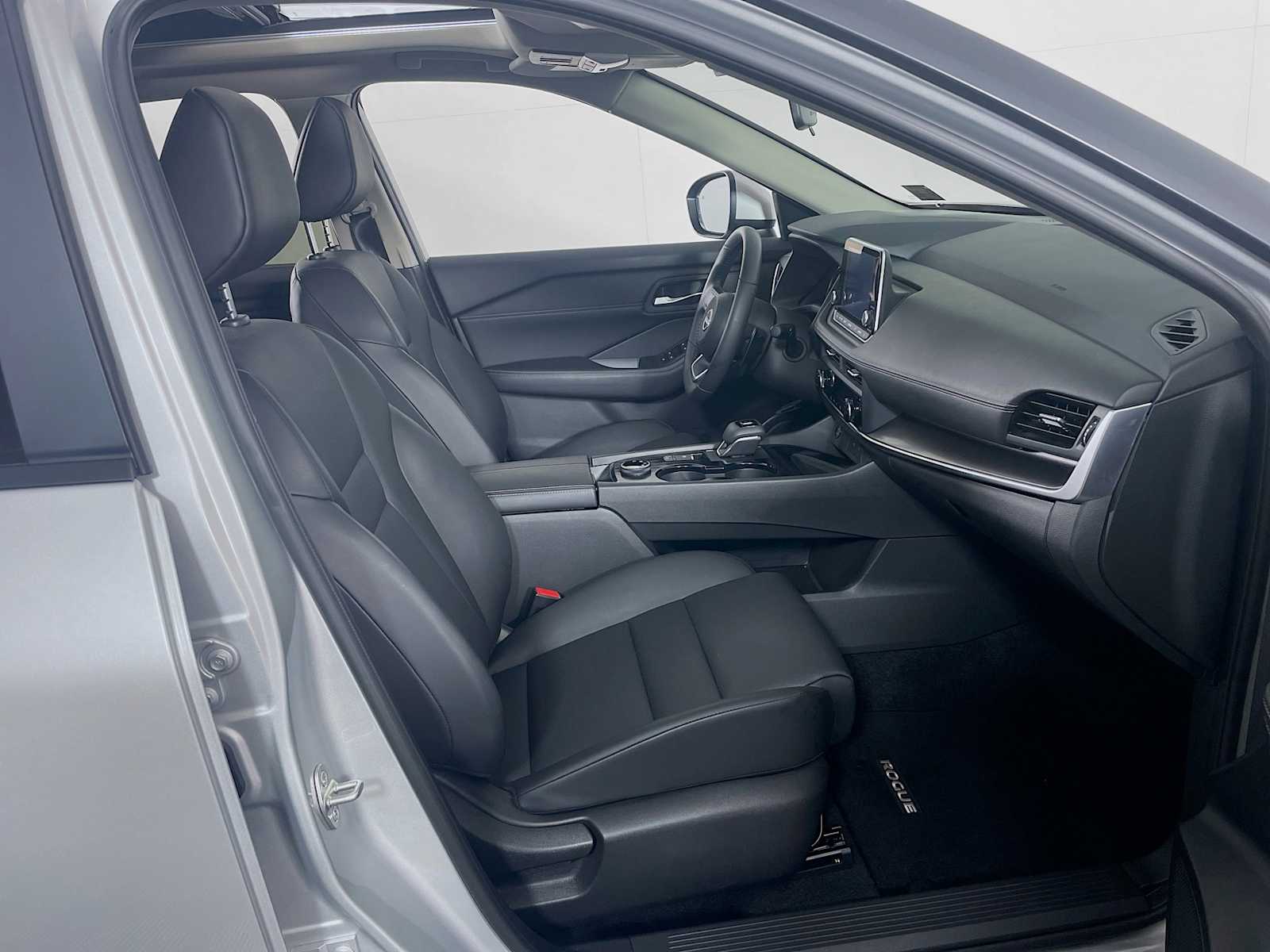 2024 Nissan Rogue SV photo 26