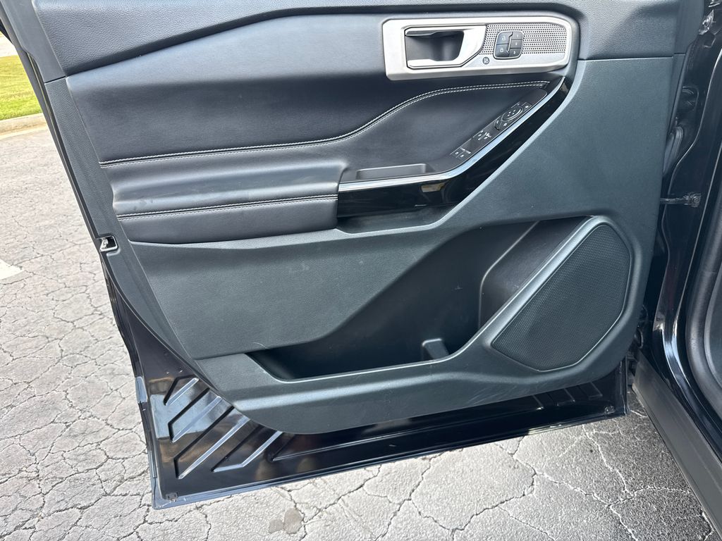 2021 Ford Explorer ST photo 9
