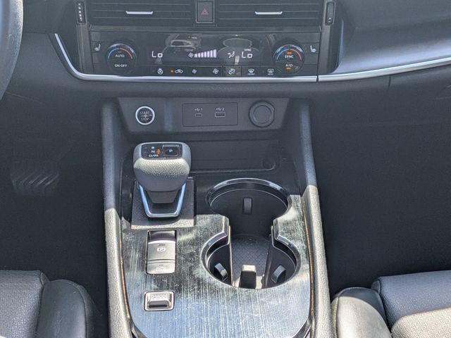2021 Nissan Rogue SV photo 17