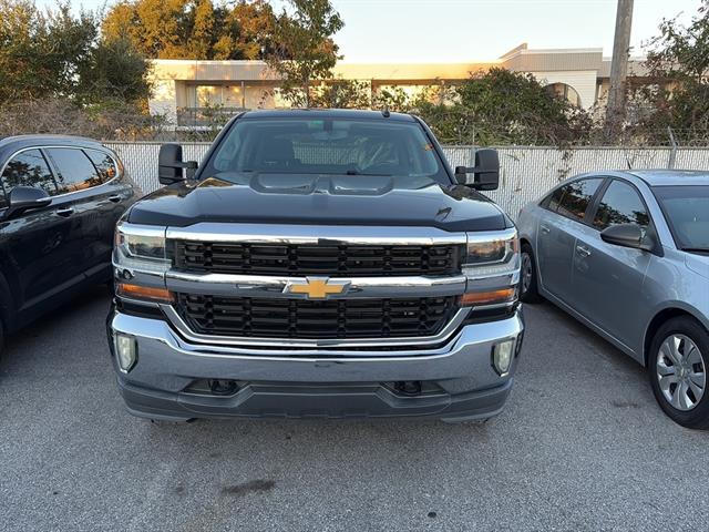 2017 Chevrolet Silverado 1500 LT photo 2