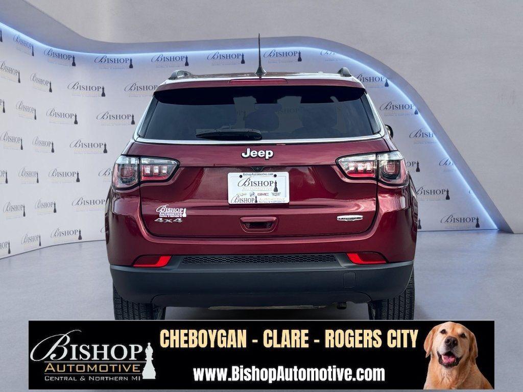 2022 Jeep Compass Latitude Lux photo 3