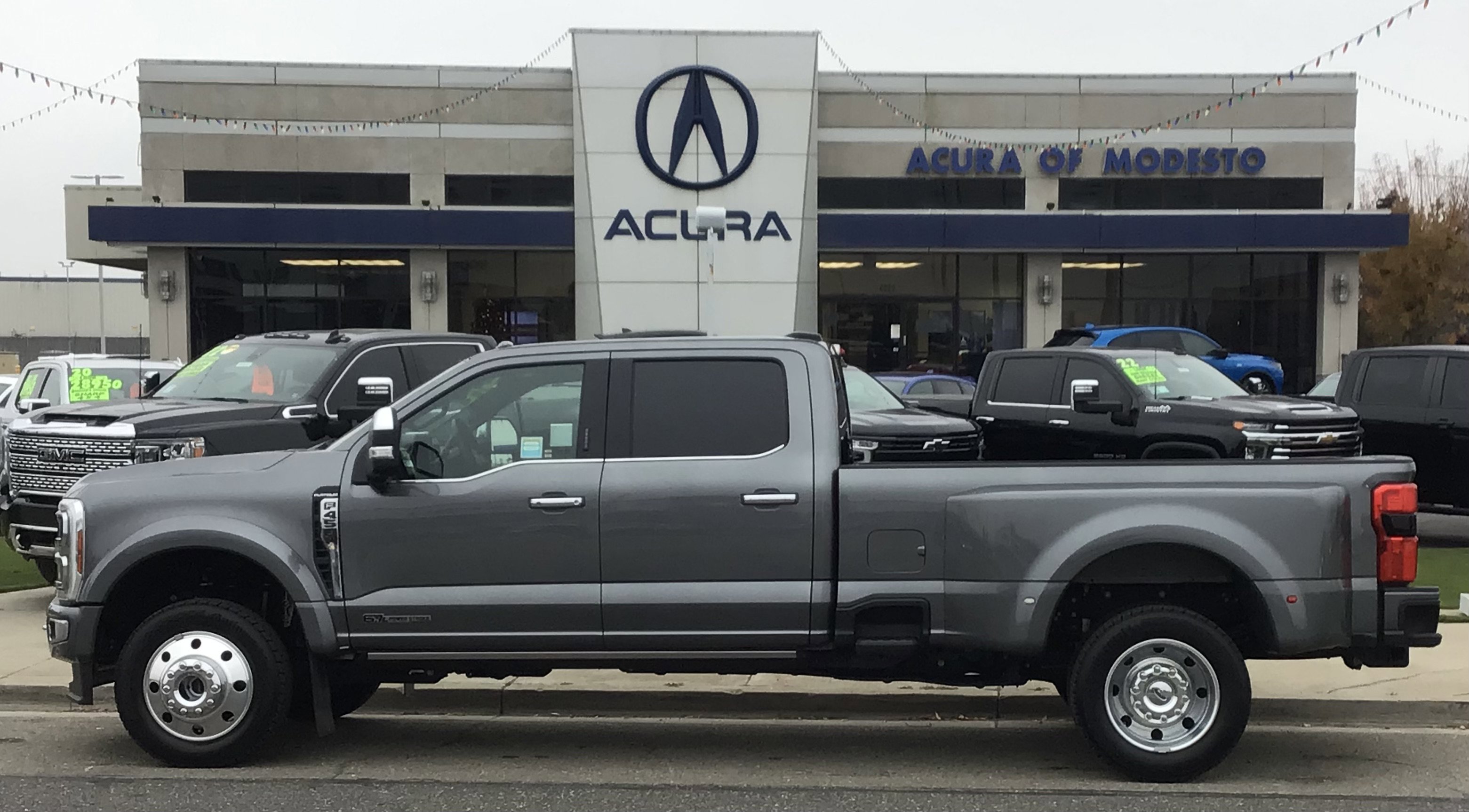 2024 Ford F-450 Super Duty Platinum's photo